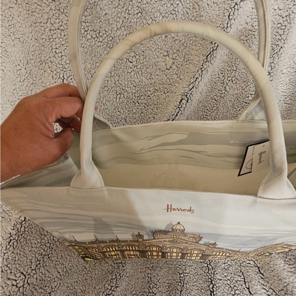 HARRODS
Large Architectural Building Shopper New Never Used - Picture 7 of 13